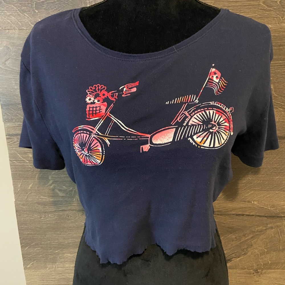 blue cropped tee shirt